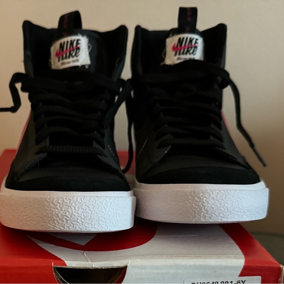 (GS) Nike Blazer Mid 77 SE DH8640-001 Size 6Y - Picture 2 of 5